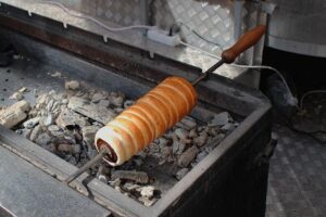 Budapest Street Food Tour with Local Snacks, Dessert and Beer - Meeting at the Hungarian State Opera, Then Walking Through Pest