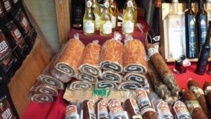 Budapest Streetfood Heaven: Tasting and Markets with a local - Meeting at Starbucks Fashion and the easy start