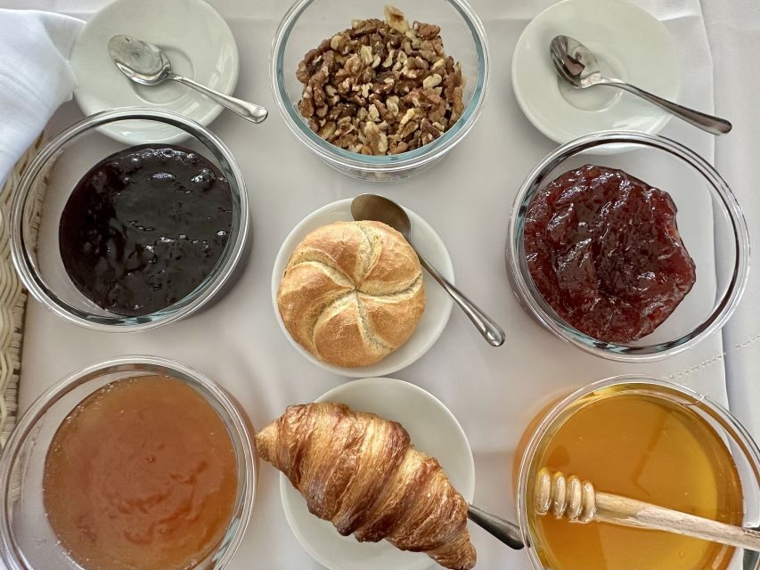 Budapest: Summer Brunch & Cruise with Prosecco or Cake - Buda Castle: Where the City Becomes a Fortress