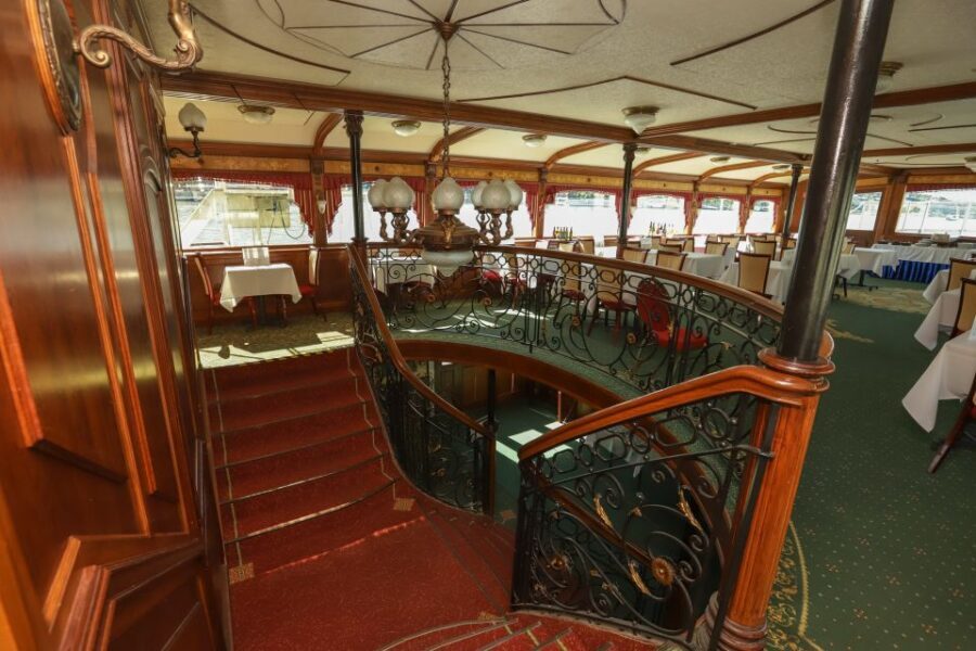 Budapest: Summer Brunch & Cruise with Prosecco or Cake - Parliament Building and the Danube’s Grand Front Door