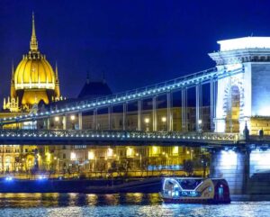 Budapest: Sunset Cruise with 2 Cocktails - Getting on the Silverline boat: Dock #11 by Elizabeth Bridge