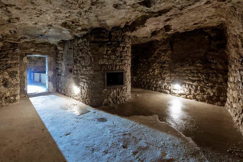 Budapest: The WWII Siege of Buda Castle & Bomb Shelter Tour - The story of cold, food shortages, and crowding