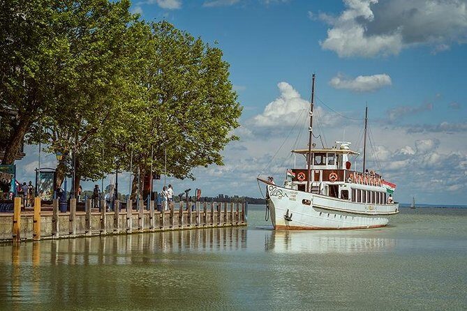 Budapest to Lake Balaton and Porcelain Museum Private Day Tour - Csopak lunch in a traditional csárda: the part that makes it feel worth it