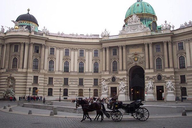 Budapest to Vienna Private Costumizable Day Tour with Lunch - Lunch at a restaurant near Kärntner Straße (and why timing matters)