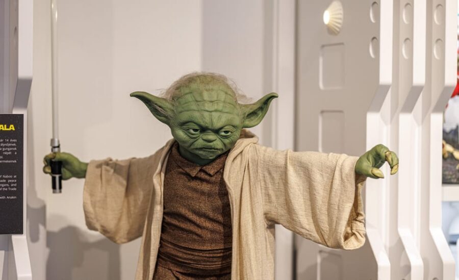 Budapest: Travelling Galaxy Star Wars Interactive Exhibition - Two Floors of Star Wars Movie Locations (With Serious Prop Details)