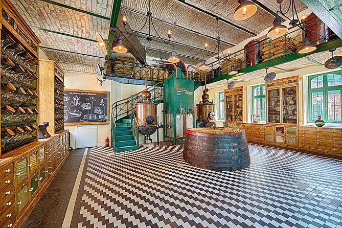 Budapest Tuk Tuk Tour with House of the Unicum Distillery Visit - Why this Budapest tuk-tuk format feels smarter than walking
