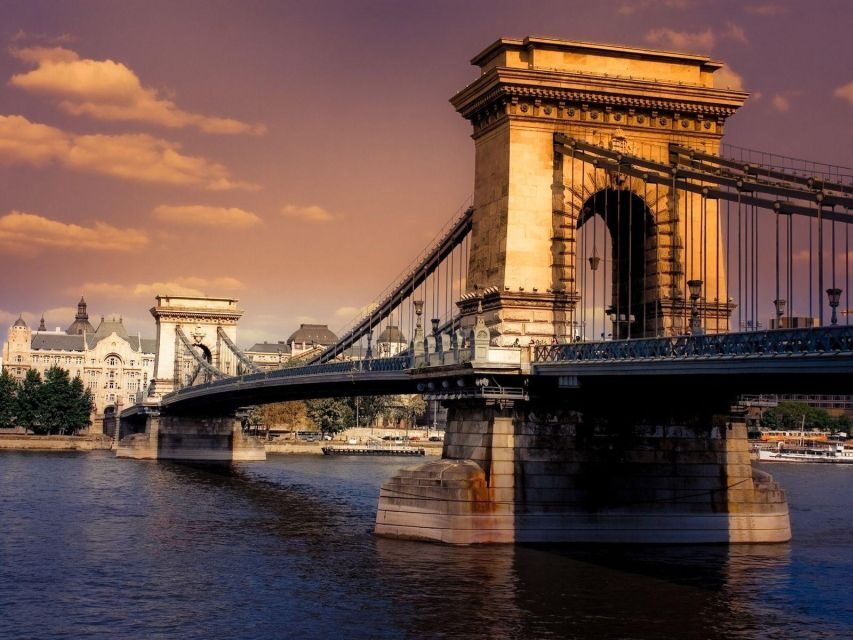 Budapest: Unlimited Prosecco and Wine Sightseeing Cruise - The 60 Minutes on the Water: Stop by Stop Views You’ll Actually Want