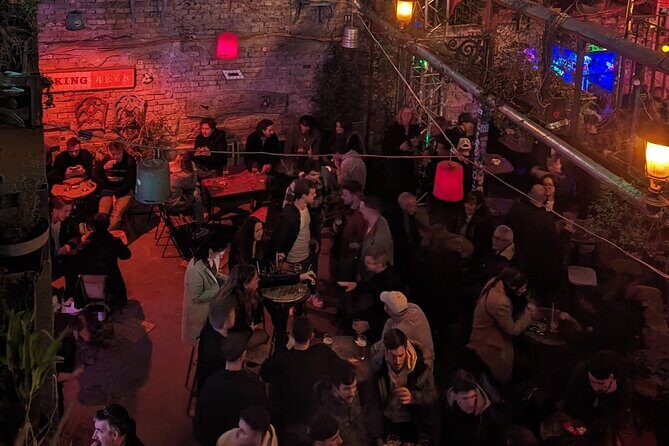 Budapest Vibe: Ruin Bars, Street Art and Culture Tour - Szimpla Kert: a short visit to Budapest’s oldest ruin-bar icon