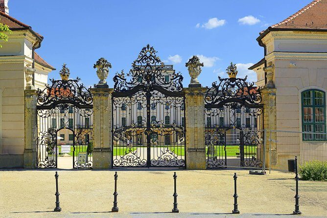 Budapest-Vienna One-Way Sightseeing Transfer - Morning in Szentendre Old Town: Baroque Streets and Riverside Color