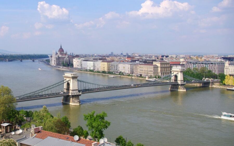Budapest: Walking Tour in German - Buda Castle and Matthias Church: Fortress Views With Gothic Detail