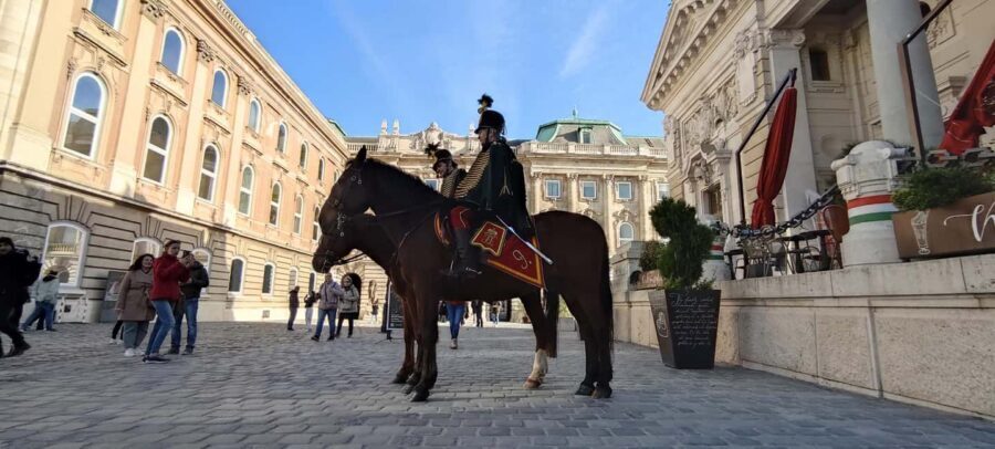 Budapest: Walking Tour in the Buda Castle District - Where to start: finding Vienna Gate without stress