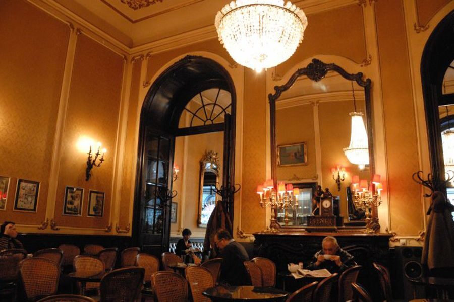 Café Wandering: An Excursion through Budapest’s Belle Epoque - Tram along the Danube to Central Café and Restaurant 1887