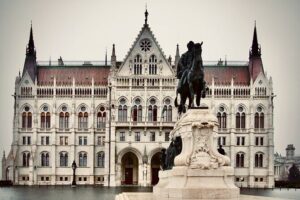 Capital Budapest - Half Day Private Tour (4hr) - Liberty Bridge to St Gellért Square: Budapest’s river-city connection