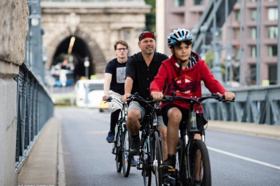 Choose a bicycle and make your own tour in Budapest-24 hrs - Your pick-up point: downtown access by Ferenc Liszt