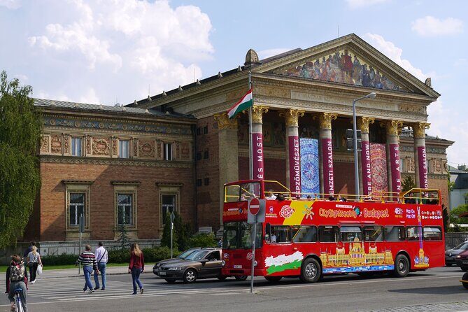City Sightseeing Budapest Hop-On Hop-Off Bus and Boat Tour - Green Route Highlights: Petőfi tér, Great Market Hall, National Museum, and Anker Lane