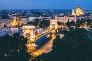 Classic Budapest Private Walking Tour - Pest Highlights: Opera House Exterior, Parliament, and Memorial Squares