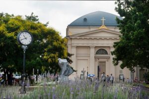 Classic Walk in Budapest Historical Center - Meeting at Molnár’s Kürtőskalács: Start Simple, Start Easy