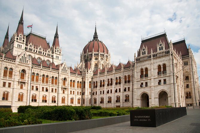 Classic Walk in Budapest Historical Center - Szabadság tér: Monuments of Occupation and a Fountain Season Detail