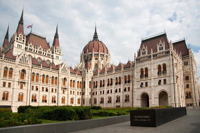 Comprehensive sightseeing tour - City Park and Vajdahunyad Castle: A Photo Spot With Real Architecture Clues