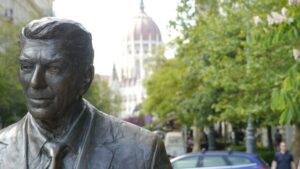 Downtown Pest Walking Tour - Meeting at Szamos Café and lining up your bearings