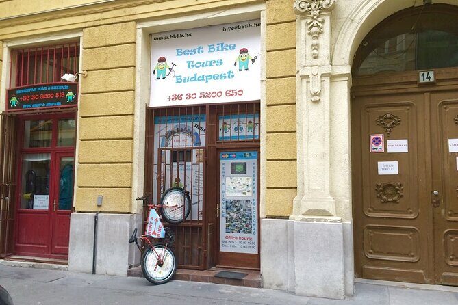 E-Bike Guided Tour in Castle Hill Budapest - Your first stretch on Duna Corso: river views and a quick photo reset