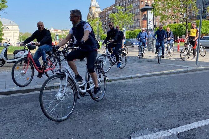 E-Bike Guided Tour in Castle Hill Budapest - Erzsébet Bridge stop: the history lesson with skyline payoff
