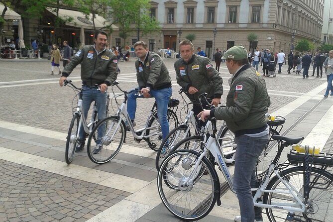E-Bike Guided Tour in Castle Hill Budapest - Castle District on an e-bike: where the views earn their stop time