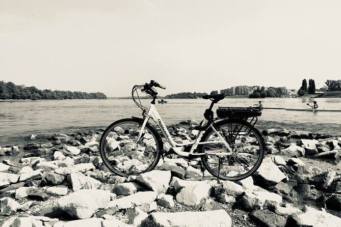 E-Bike Guided Tour in Castle Hill Budapest - Start point and how the ride is paced