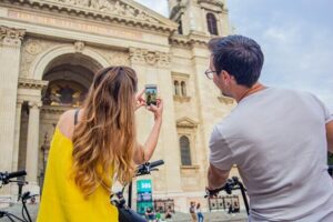 Easy & Convenient E-Scooter Rental for Sightseeing in Budapest - Getting Started at Bécsi u. 8 and Handling the Luna Bike