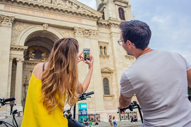 Easy & Convenient E-Scooter Rental for Sightseeing in Budapest - Getting Started at Bécsi u. 8 and Handling the Luna Bike