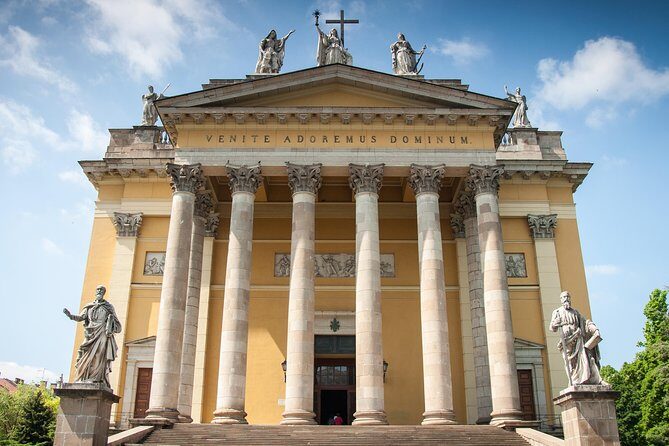 Eger Private Full-Day Wine Tasting Tour and Sightseeing from Budapest - Eger on foot: Basilica, Széchenyi Street, Dobó István Square, and the minaret