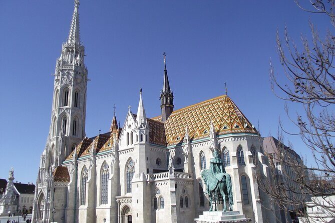 Essential Walking Tour - King Matthias Fountain: a quick break with a 19th-century touch