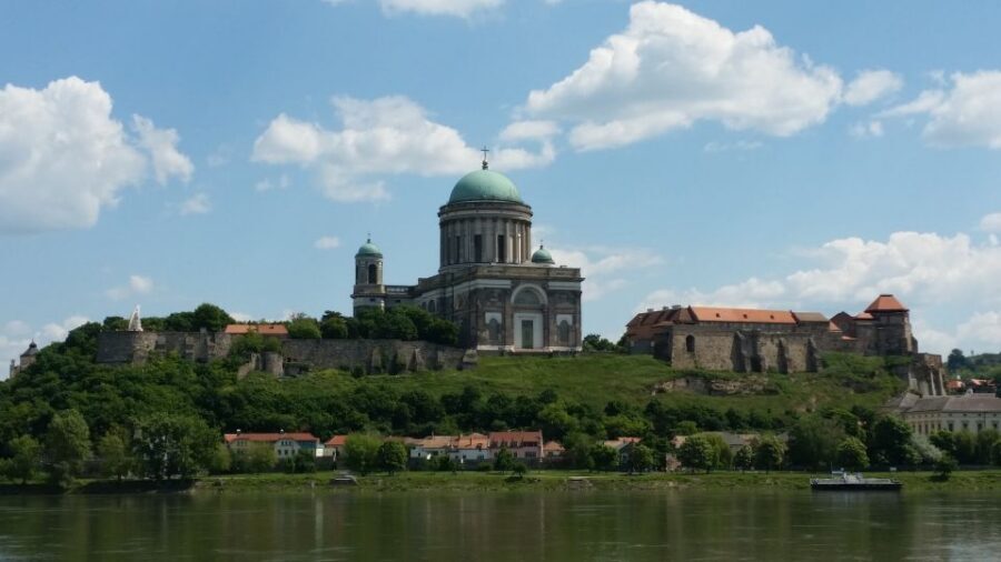 From Budapest: Danube Bend Full-Day Private Tour with Lunch - Szentendre: art galleries, craft shops, and an easy final stroll