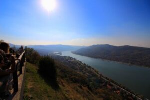From Budapest: Danube Bend & Szentendre Tour with Lunch - Getting out of Budapest: the bridge photo stop and ride time
