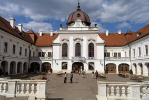 From Budapest: Gödöllő Palace of Queen Elizabeth Tour - Riding from Budapest to Gödöllő: Expect a Simple, Smooth Transfer