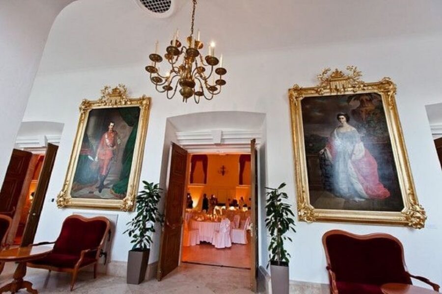 From Budapest: Gödöllő Royal Sissi Guided Tour - Guides and sound quality: why the guide can make or break this tour