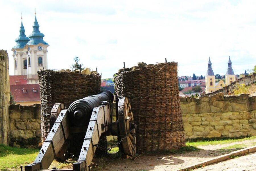 From Budapest: Guided Tour of Eger with Wine Tasting - Wine tasting in Szépasszony-völgy: Egri Bikavér in context