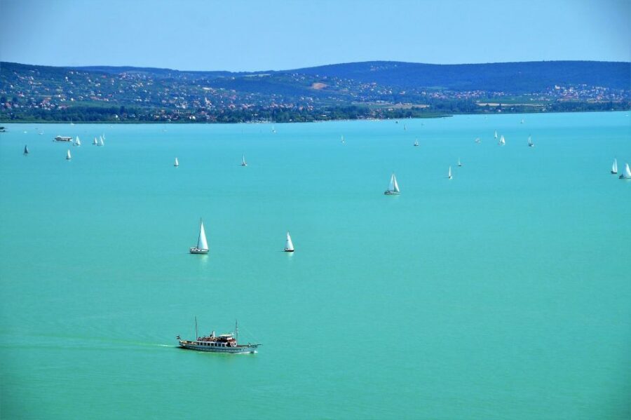 From Budapest: Lake Balaton Tour - Balatonfüred: promenade mood, villas, and yacht views