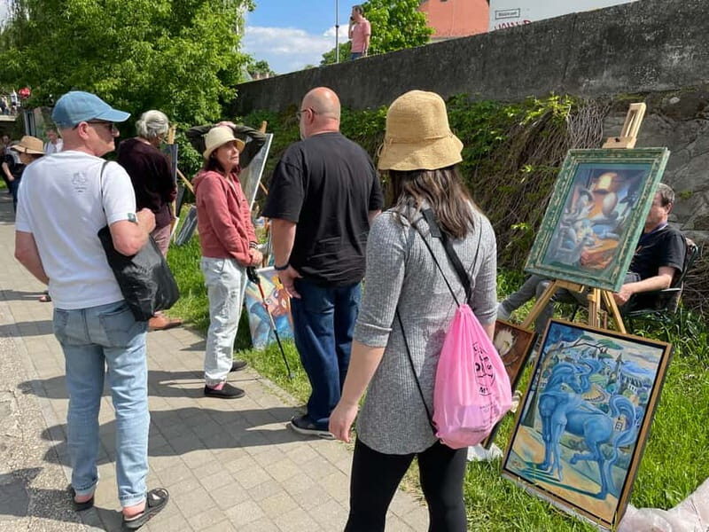 From Budapest: Szentendre Day Trip with Street Food - Arts & Crafts Market Time: Buying, Browsing, and Slowing Down