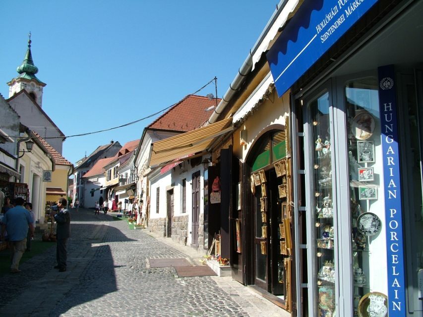 From Budapest: Szentendre Half-Day Tour - Getting there on a 45-minute bus ride: simple, but watch the clock