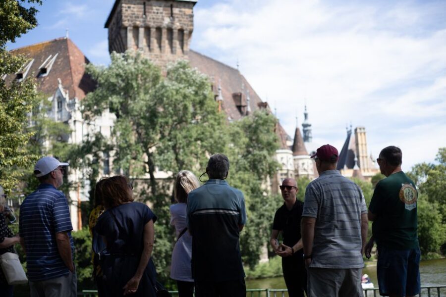 Full Day Budapest City Tour with Lunch, Wine & Dessert - Dohany Street Synagogue, Matthias Church, and the Royal Palace Core