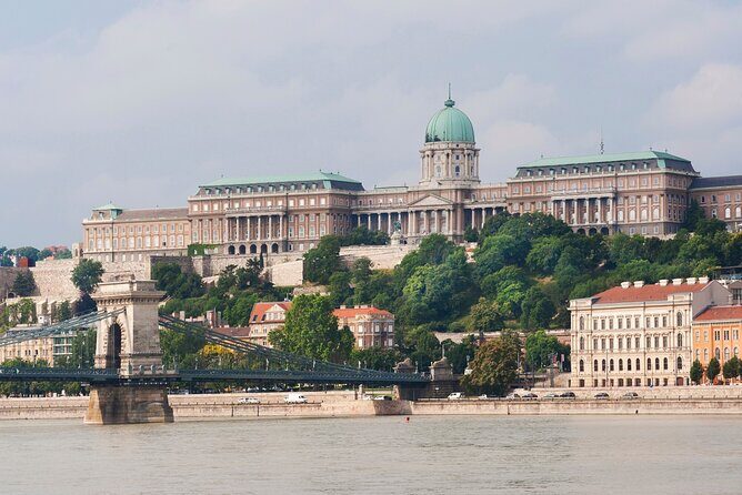 General sightseeing tour - Vajdahunyad Castle and Anonymus: City Park without the guesswork