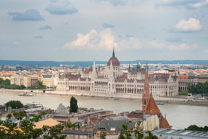 Guided Tour in Budapest Castle District - Matthias Church: what’s included vs what costs extra