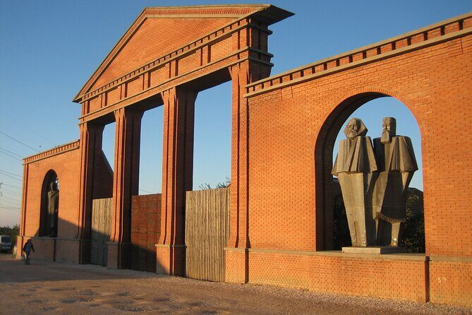 Guided Tour with Admission in Memento Park - Key highlights you should look for