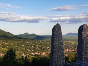 Hike to Spiritual Sites Near Budapest - How the pickup works and why the first 10 minutes matter