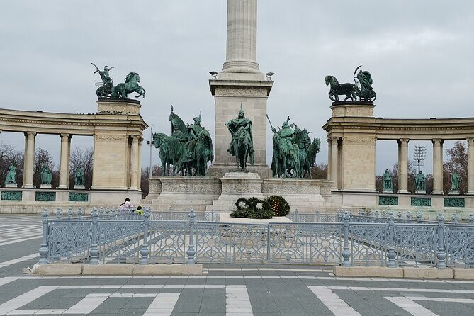 Historical and Cultural Guided Tour of Budapest - St. Stephen’s Basilica and the Holy Right Hand
