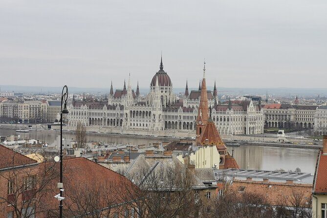 Historical and Cultural Walking Tour in Budapest - St. Stephen’s Basilica and the Holy Right Hand