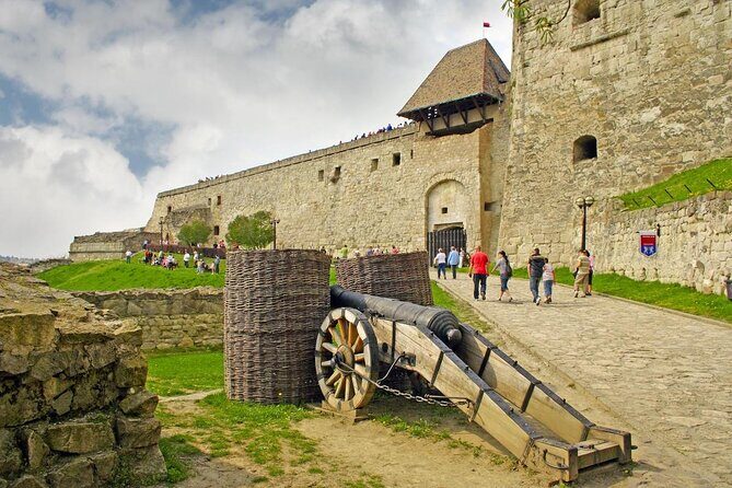 Home to Bull's Blood red wine! Eger with winetaste private tour - Key highlights at a glance
