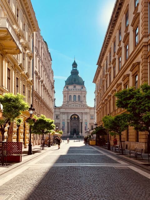 Iconic Budapest tour with Classic Russian Jeep and G-Wagon - Audio guide in 12 languages plus a real driver makes the story click