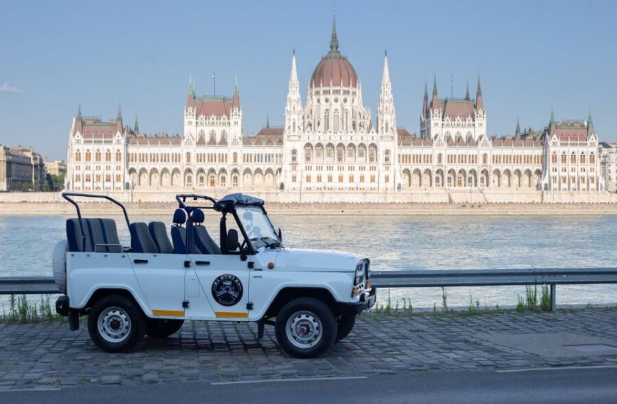 Iconic Budapest tour with Classic Russian Jeep and G-Wagon - Russian UAZ Jeep vs Mercedes G-Wagon: choose your ride style